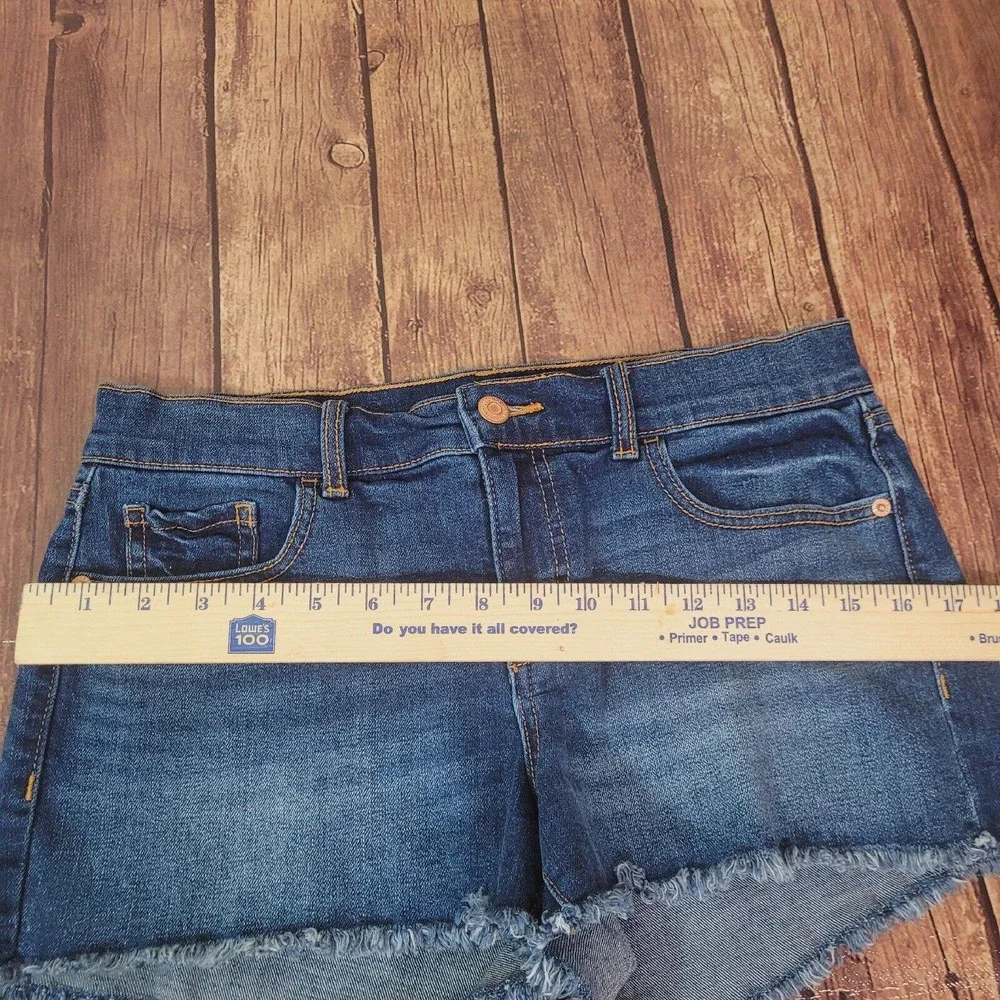 Old Navy Womens Shorts Blue 4 Boyfriend Cut Off Mid Rise Raw Hem‎ Denim Distress